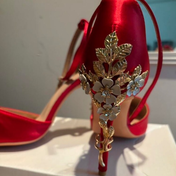 Red Satin High Heel Shoes Embellished Flowers Metal Gold Detail - Picture 10 of 16